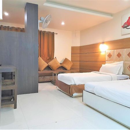 Cherrystay Kiran Inn Indaur Exteriér fotografie