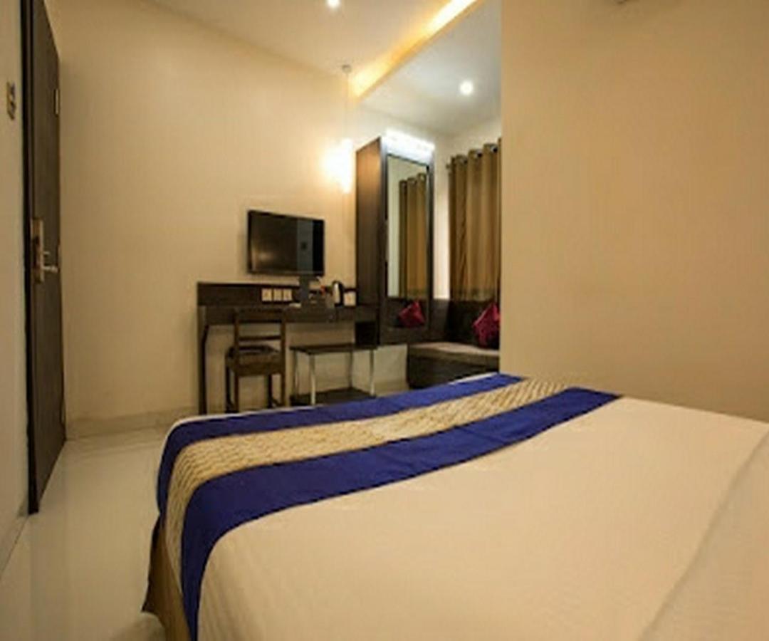 Cherrystay Kiran Inn Indaur Exteriér fotografie