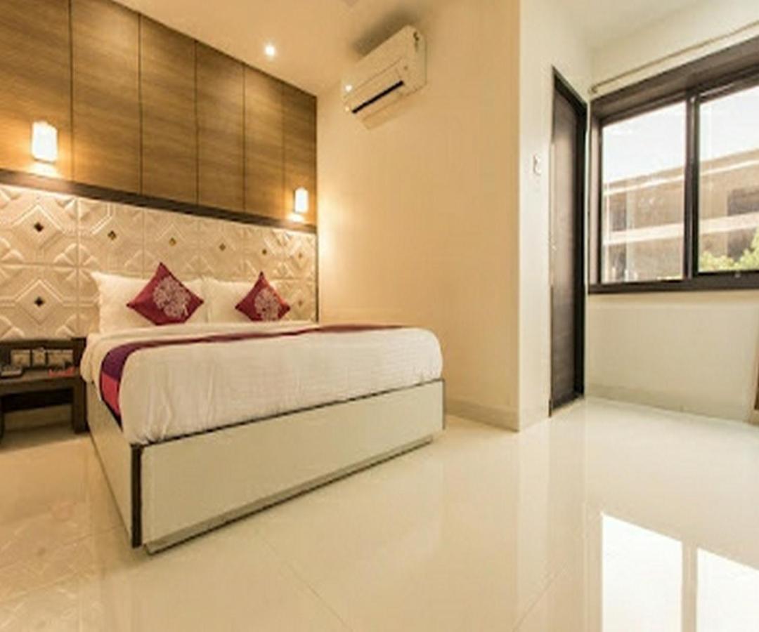 Cherrystay Kiran Inn Indaur Exteriér fotografie