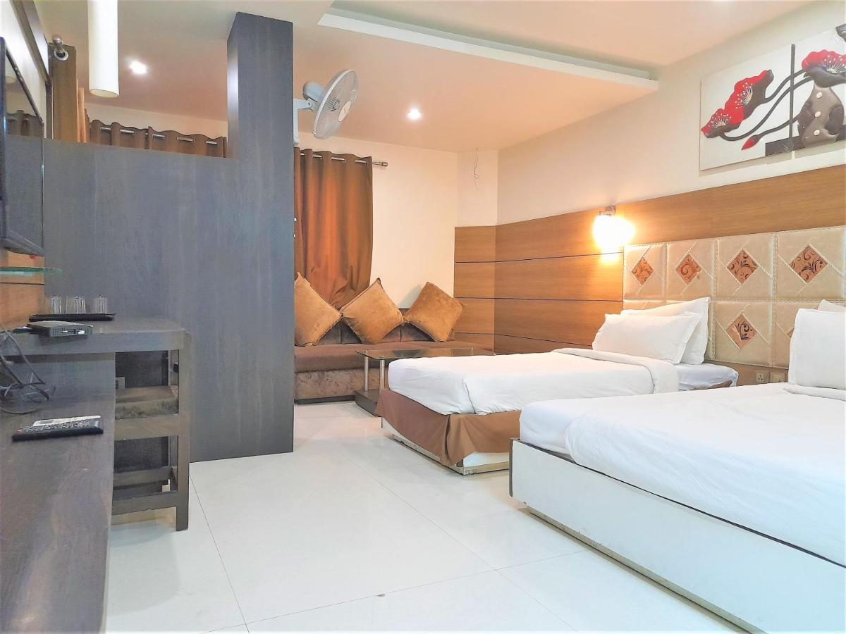 Cherrystay Kiran Inn Indaur Exteriér fotografie